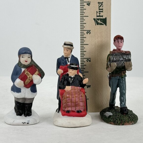 Vtg Christmas Village Accessories 3 Miniature Figurines 2 White Picket Fence - Picture 9 of 16